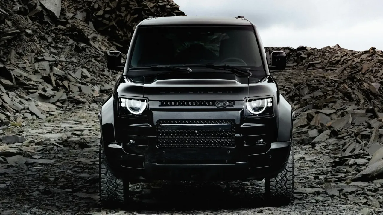 Land Rover Defender OCTA Black Edition